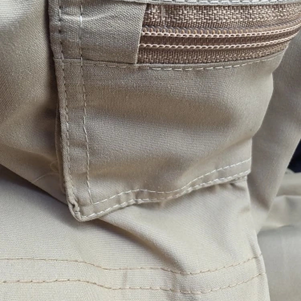 Detalhe do bolso cargo com zíper