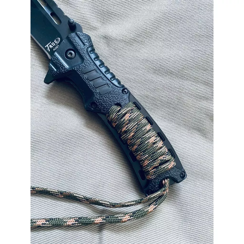 Canivete com Cabo de Paracord